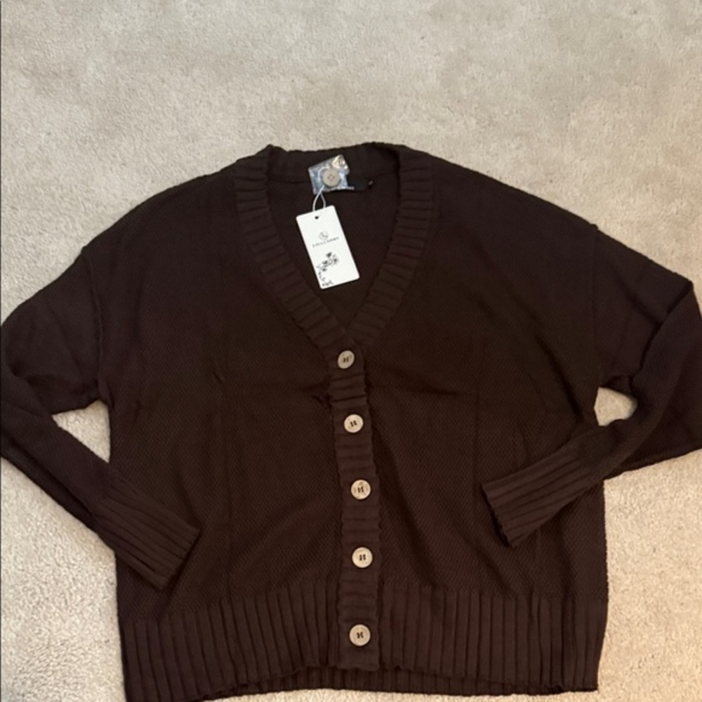 Lillusory women’s brown button-down V-neck sweater size small new with tags
